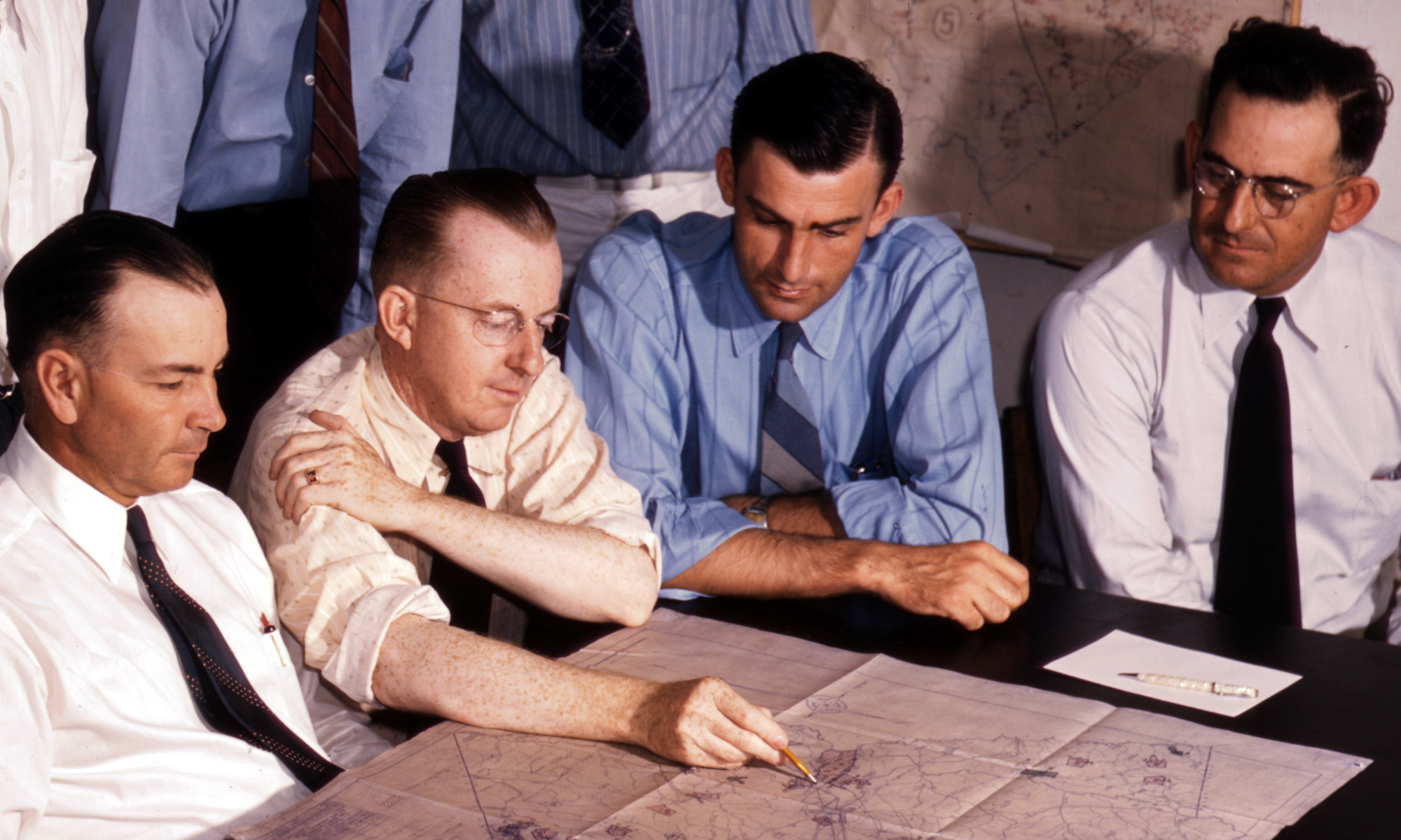 Photograph from the forties of people having a meeting